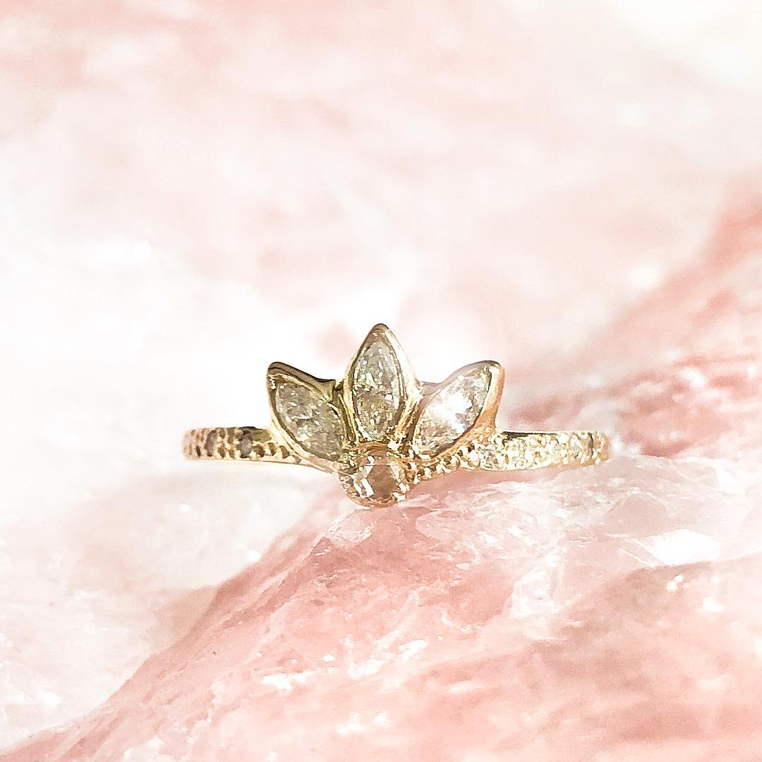 custom diamond 3 flower gold ring